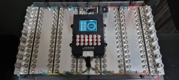 Battery pack with electronic display and connections