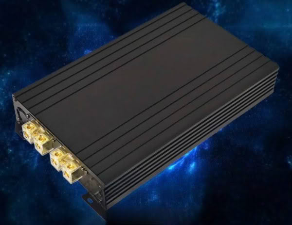 Car audio amplifier with gold connectors