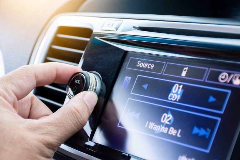 Adjusting car stereo volume knob