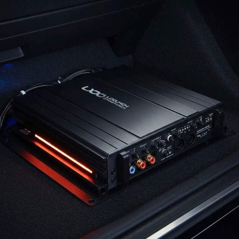 Car audio amplifier with LED lighting
