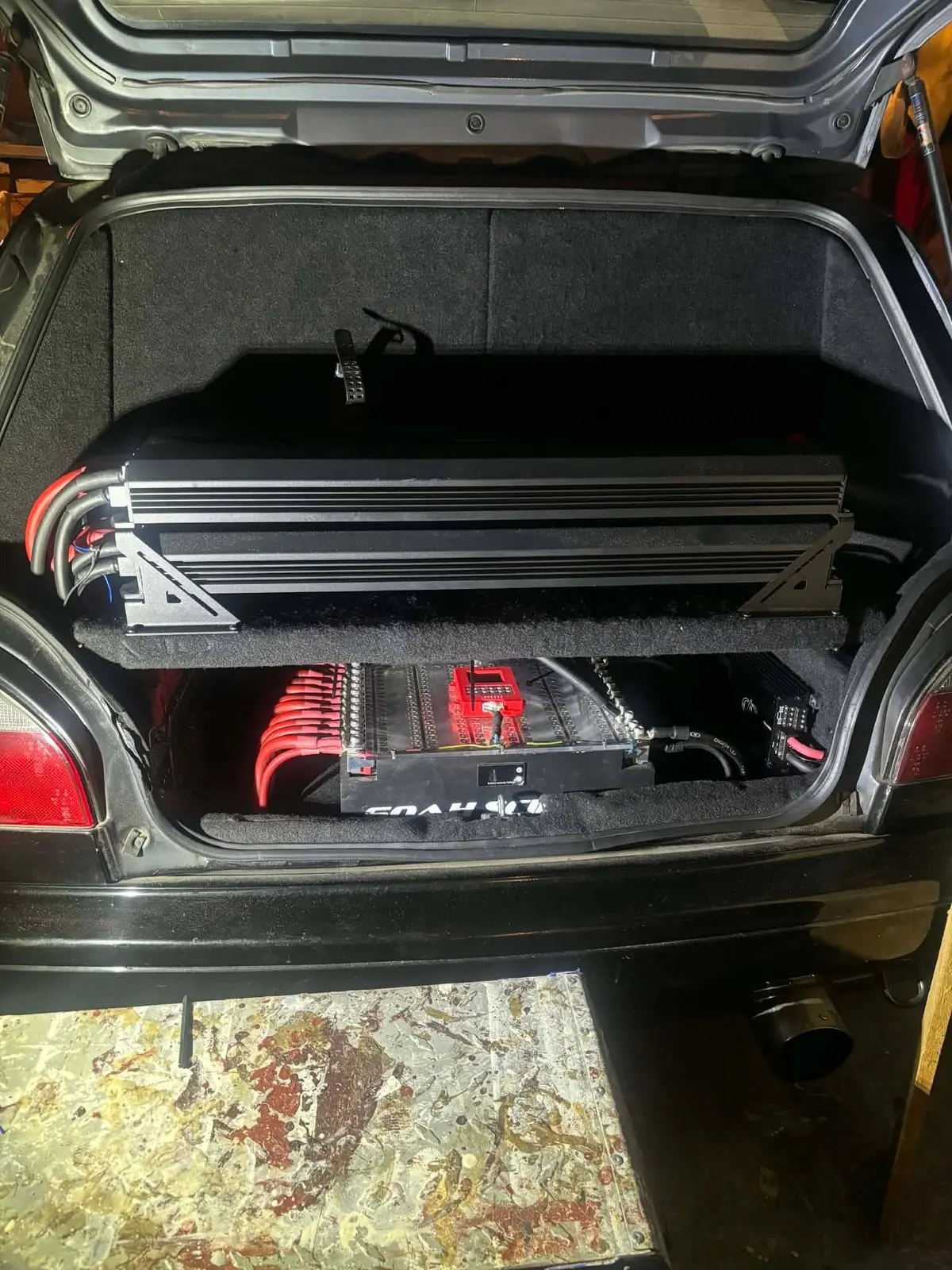 Joseph George's Nissan Pulsar boot installation with twin amplifiers and a 60Ah SCiB LTO bank