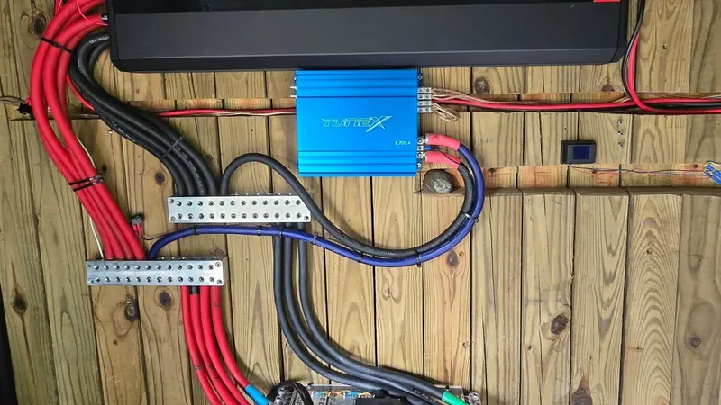 170 plus dB SPL vehicle using a 60Ah SCiB LTO battery bank and Sound Digital 20K amplifier